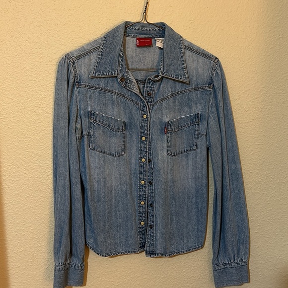 Levi’s Jean shirt, size large - Picture 2 of 2